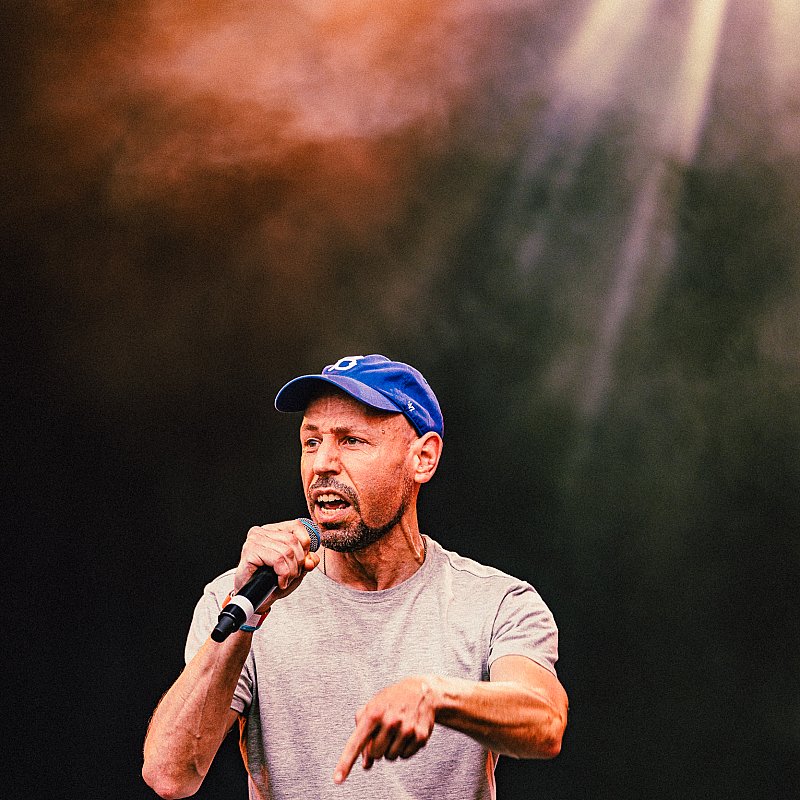 Bekvegter at Show Up For Humanity