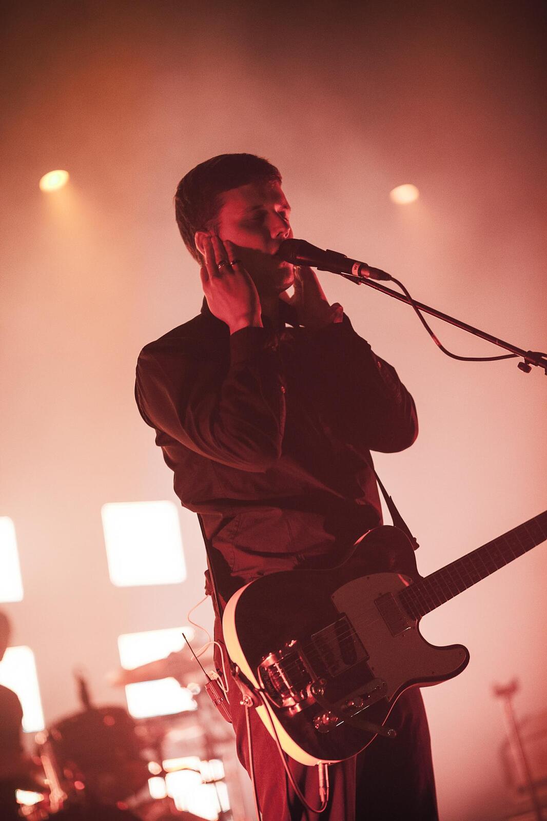 White Lies · foto 1