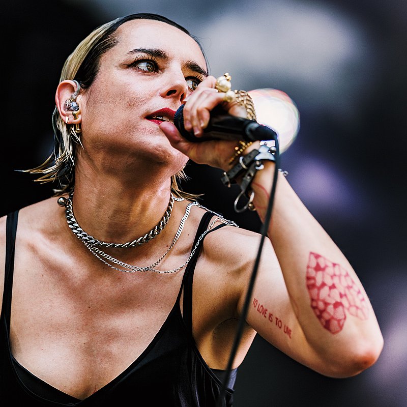 Jehnny Beth at Cactusfestival 2026