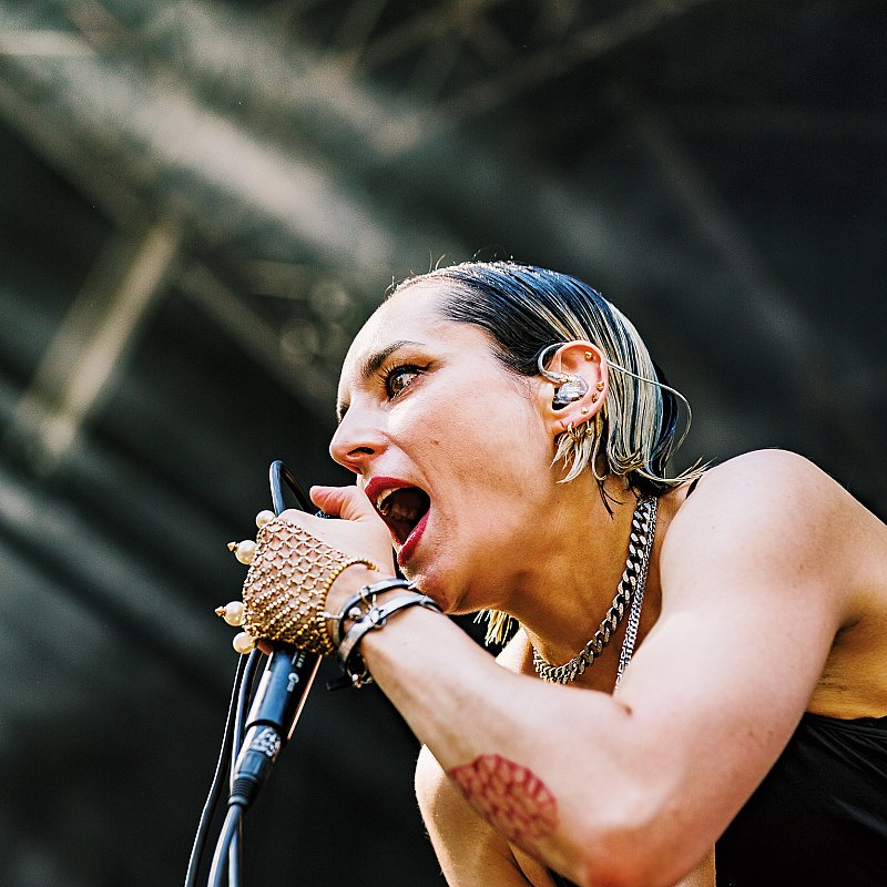 Jehnny Beth at Cactusfestival 2026