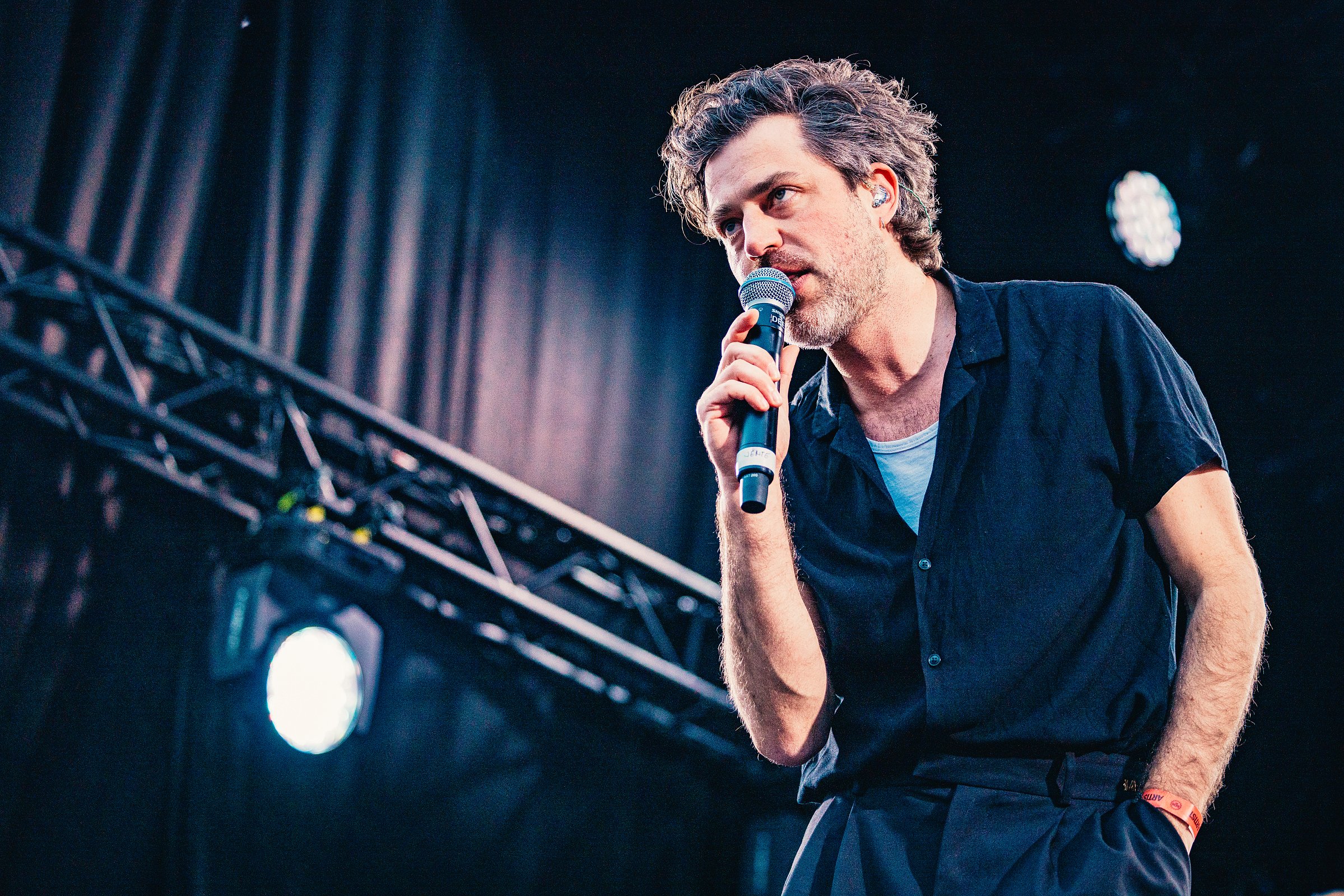 J. Bernardt at 505-Concerten voor menselijkheid