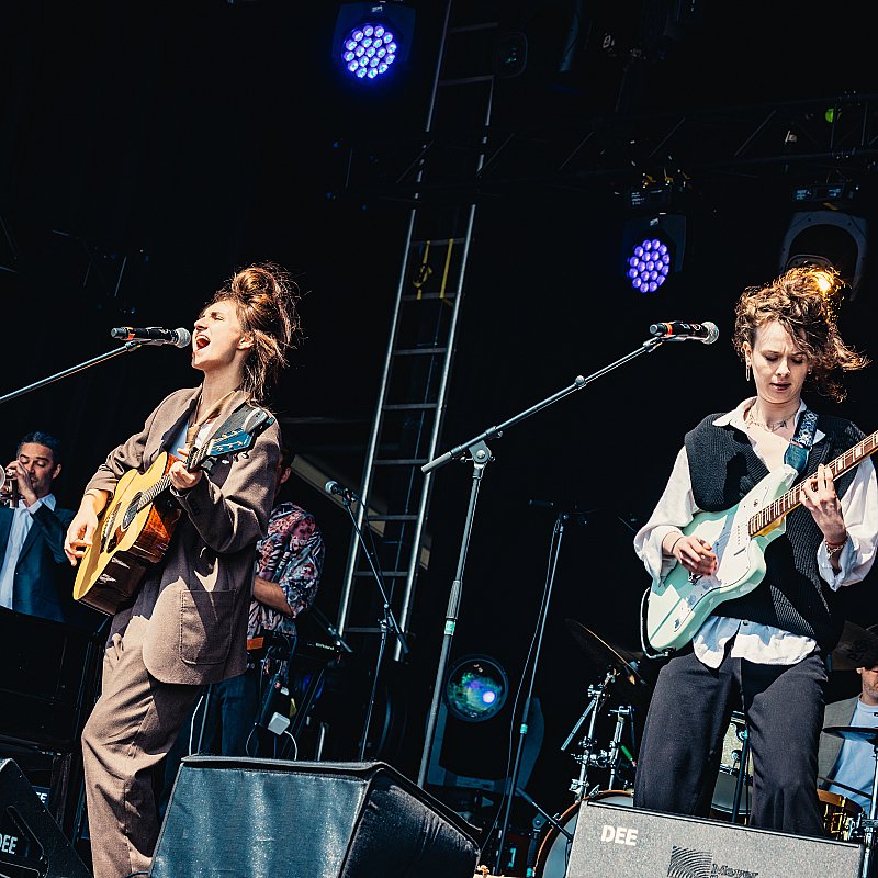 Kids With Buns at 505-Concerten voor menselijkheid