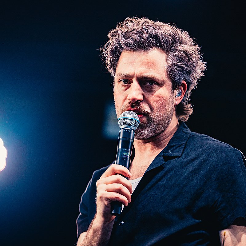 J. Bernardt at 505-Concerten voor menselijkheid