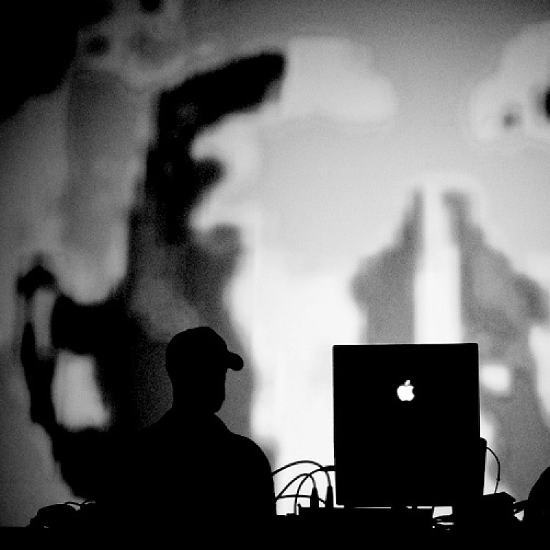 Hardfloor (live)