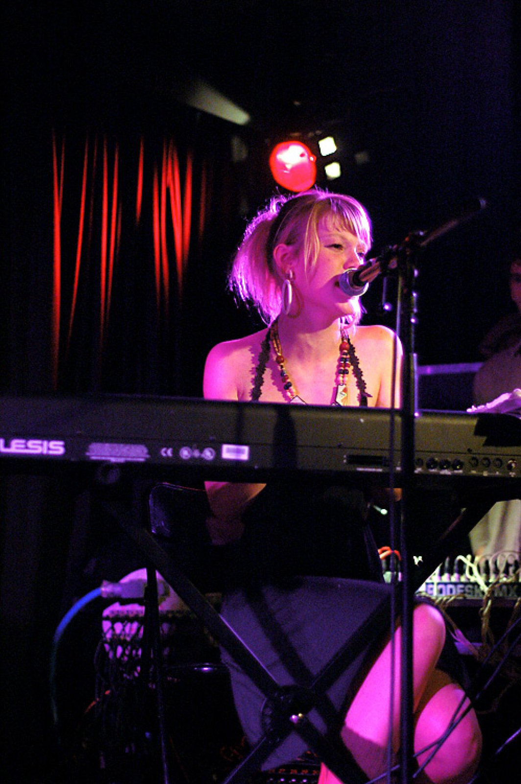 Trixie Whitley · photo 1