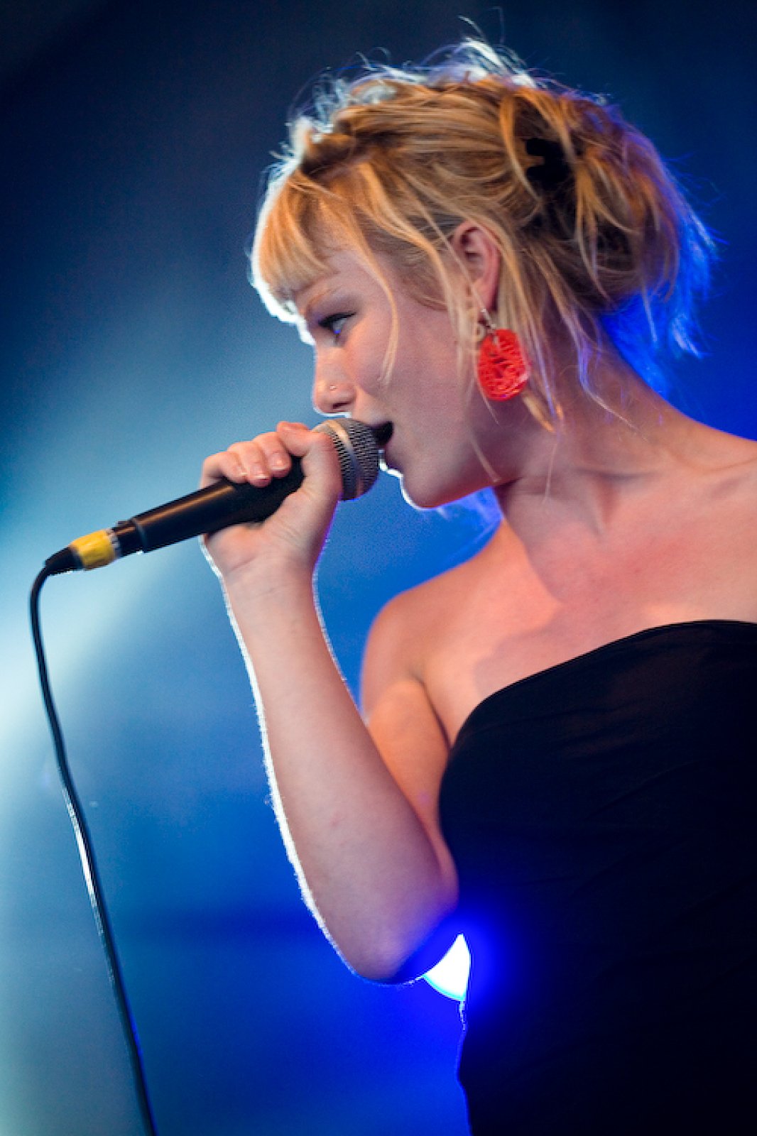 Trixie Whitley · photo 1