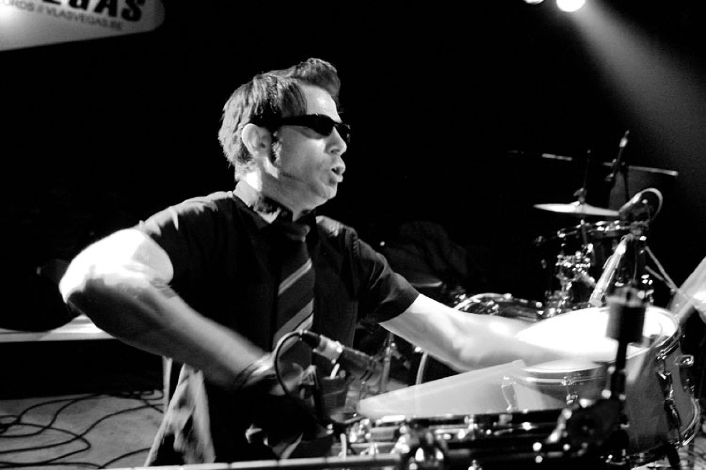 Welcomin commitee in flames · foto 1