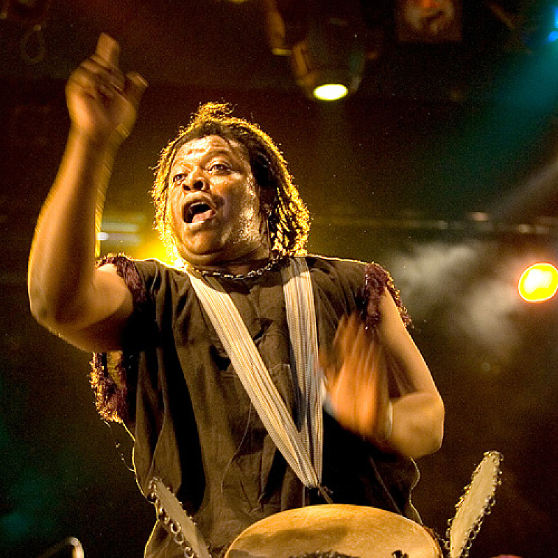 Toumani Diabaté & Symmetric Orchestra