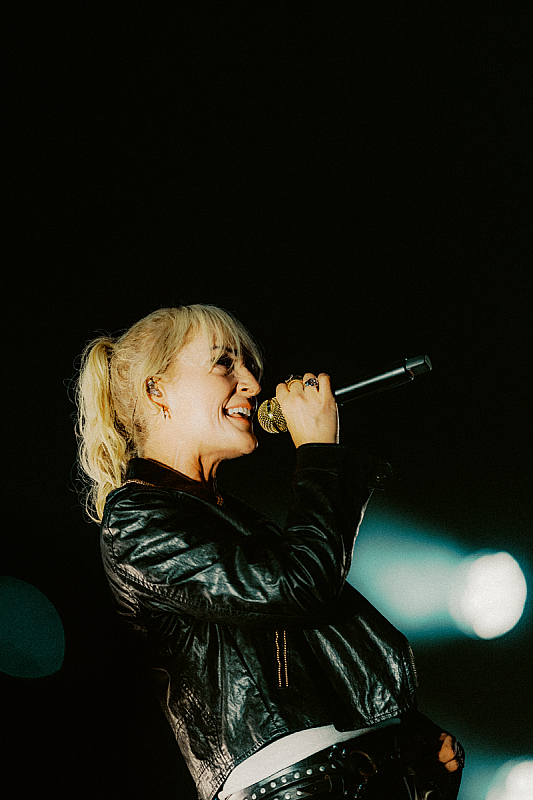 METRIC, BROKEN SOCIAL SCENE, STARS – De Roma